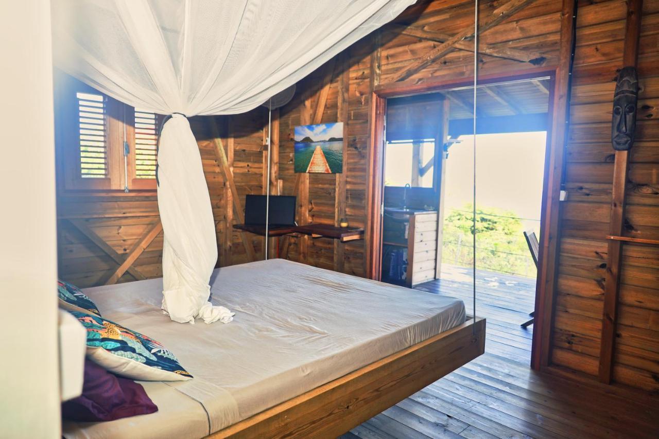 Ti Kaz Anoli Cottage En Bois Avec Vue Sur La Baie Terre-de-Bas Luaran gambar