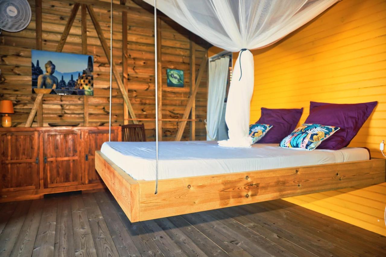 Ti Kaz Anoli Cottage En Bois Avec Vue Sur La Baie Terre-de-Bas Luaran gambar